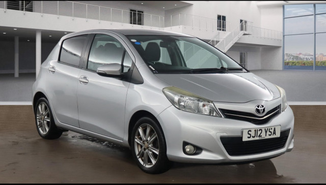 TOYOTA YARIS 1.3 Dual VVT-i SR