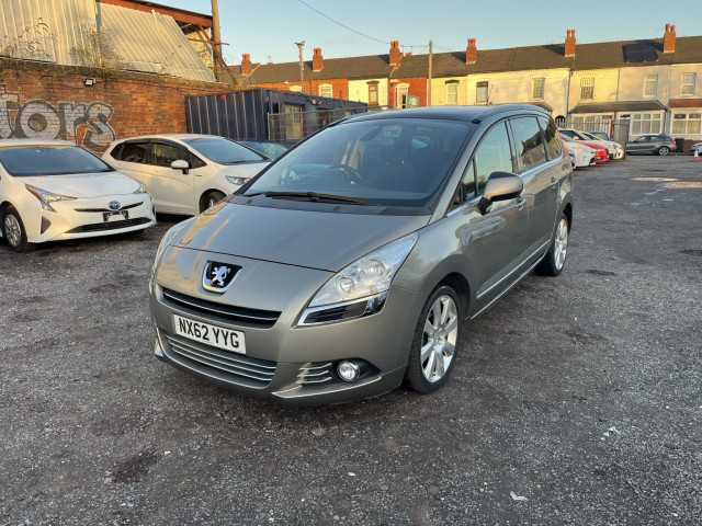 PEUGEOT 5008 1.6 e-HDi Allure