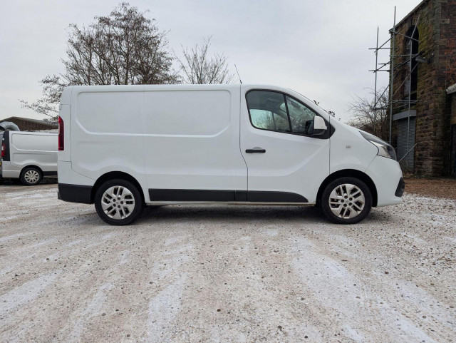 RENAULT TRAFIC 1.6 dCi 27 Sport Nav SWB Standard Roof Euro 6 5dr
