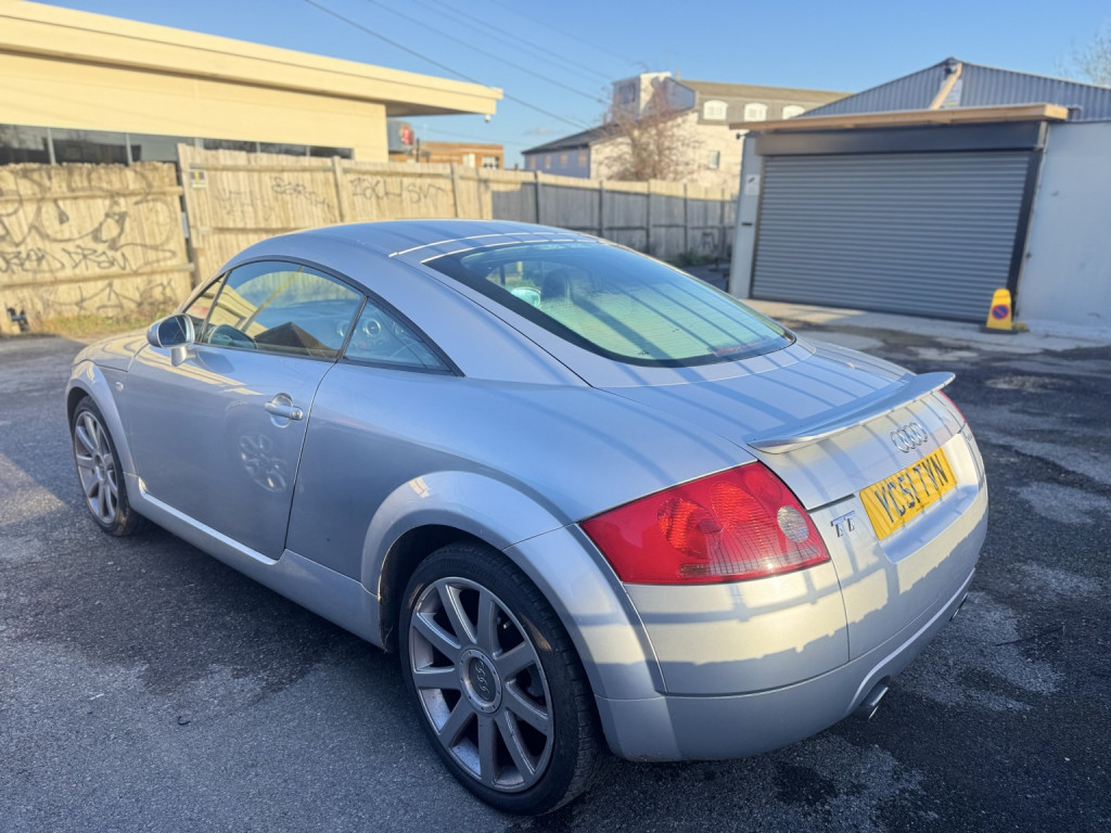 AUDI TT