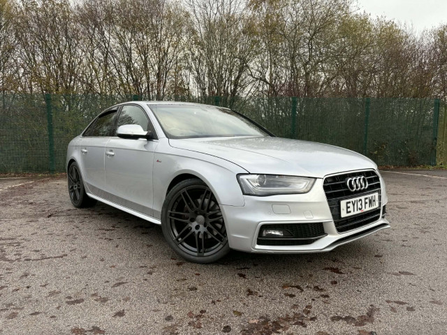 AUDI A4 2.0 TDI S line
