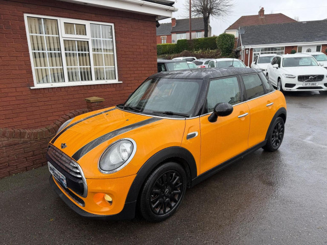 MINI HATCH