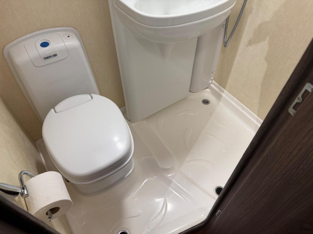 AUTO-SLEEPERS BROADWAY EK