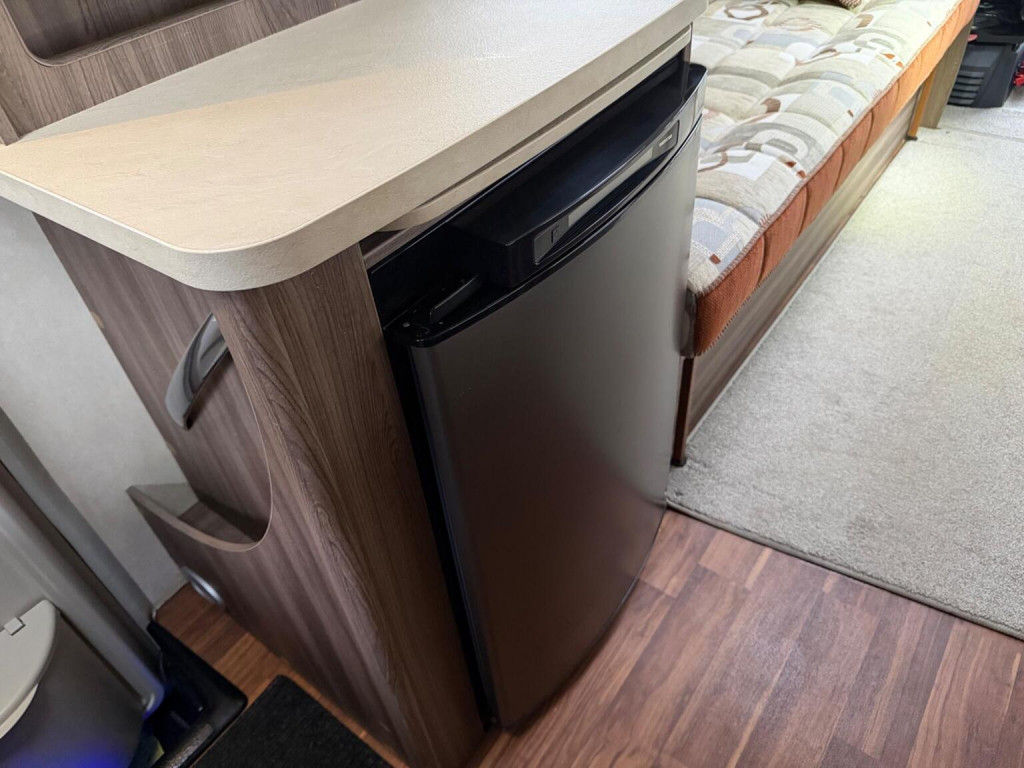 AUTO-SLEEPERS BROADWAY EK