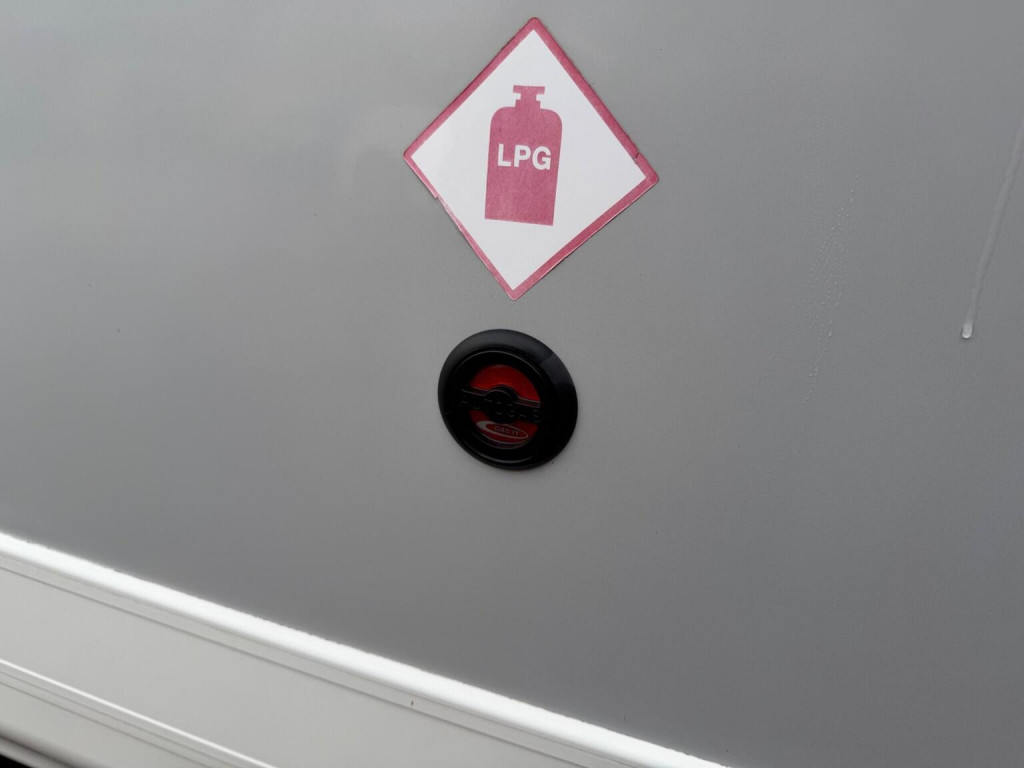 AUTO-SLEEPERS BROADWAY EK