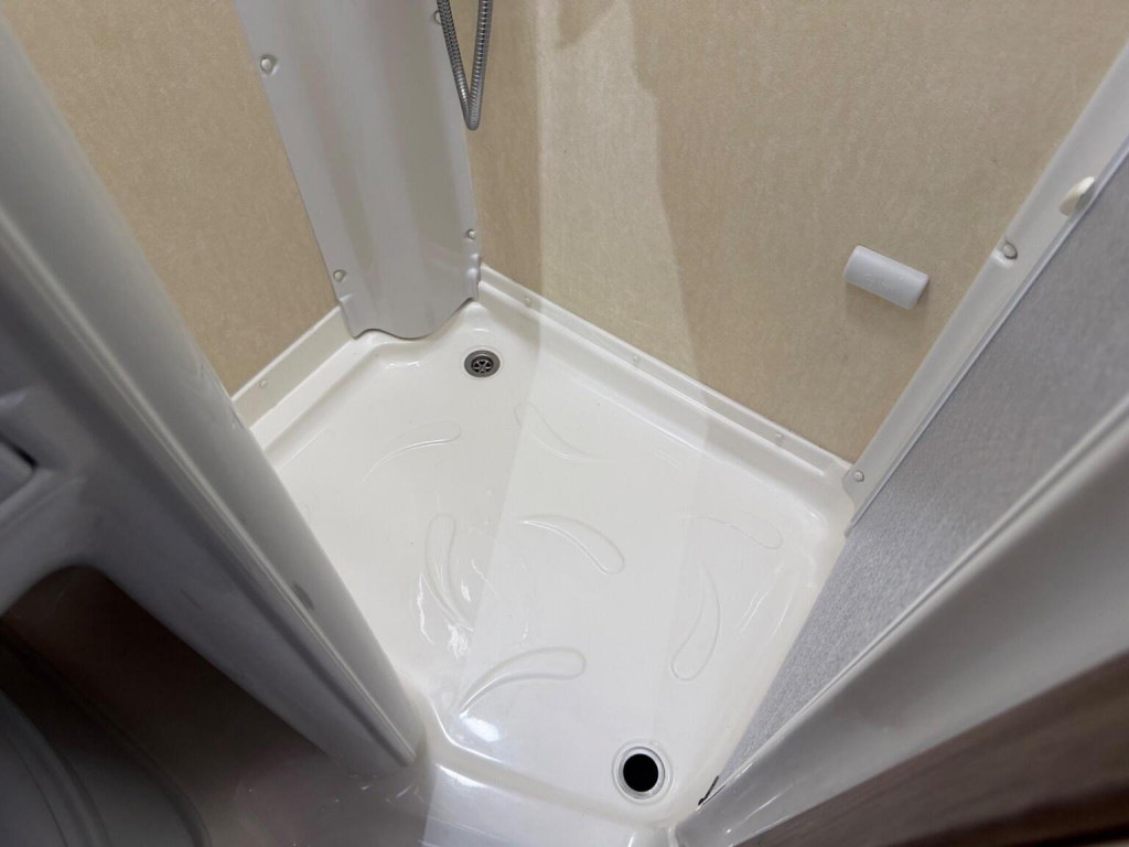 AUTO-SLEEPERS BROADWAY EK