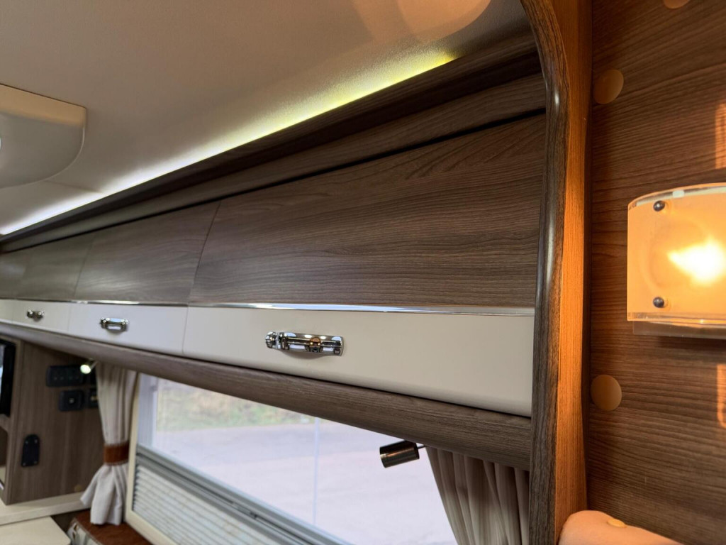 AUTO-SLEEPERS BROADWAY EK