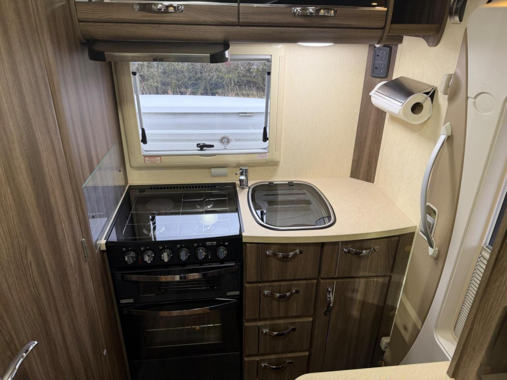 AUTO-SLEEPERS BROADWAY EK