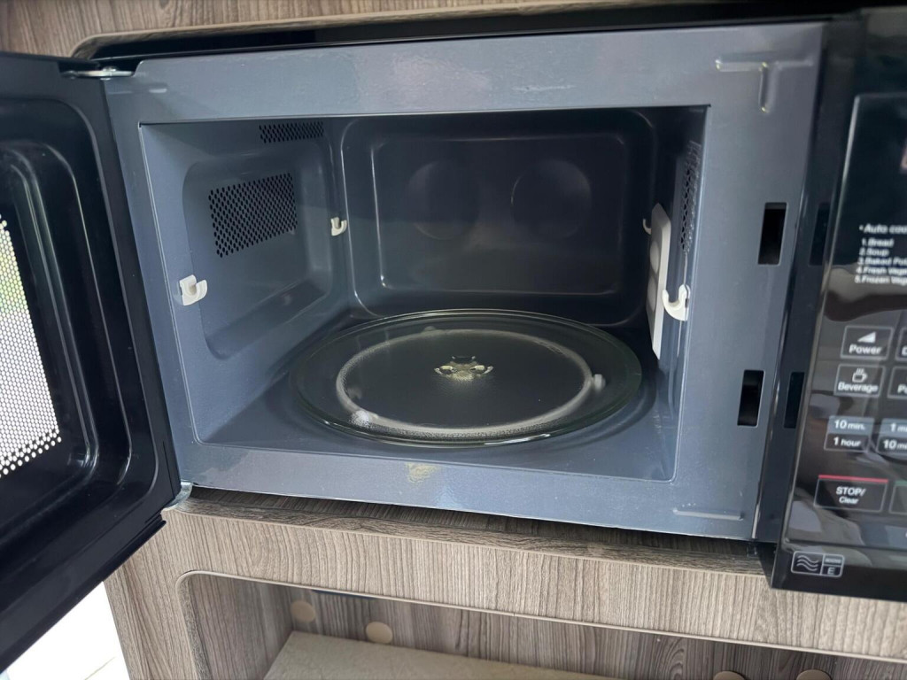 AUTO-SLEEPERS BROADWAY EK