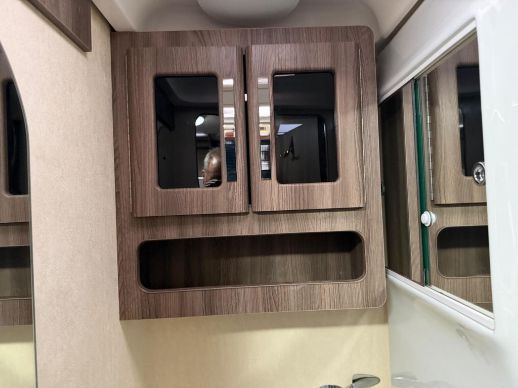 AUTO-SLEEPERS BROADWAY EK