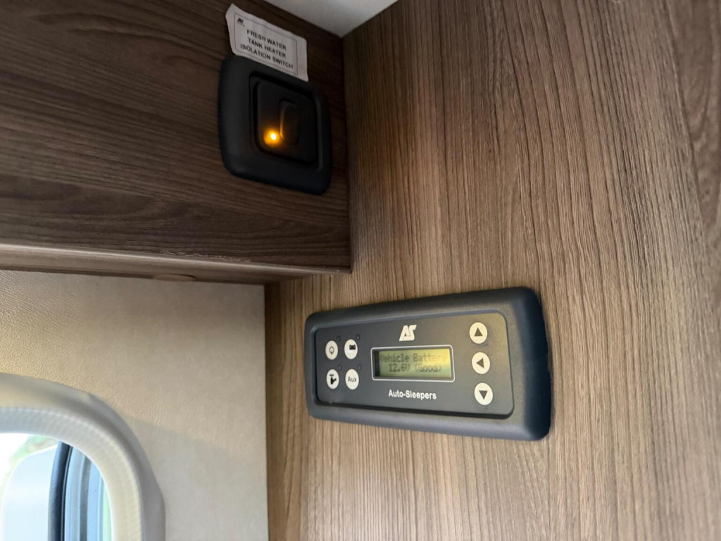 AUTO-SLEEPERS BROADWAY EK