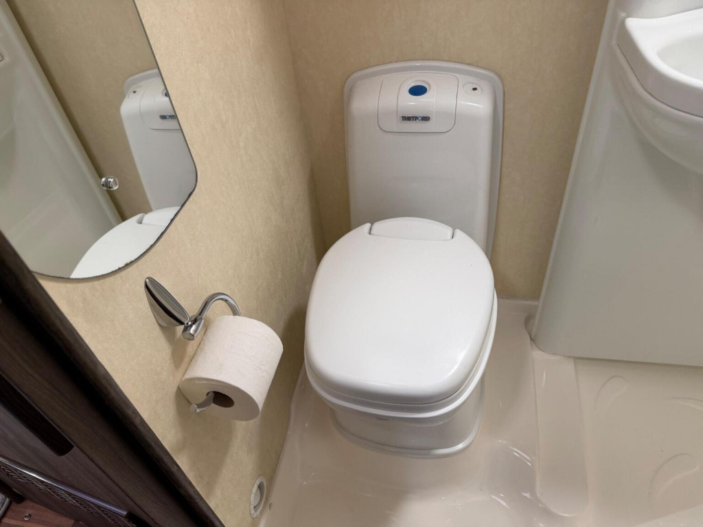 AUTO-SLEEPERS BROADWAY EK