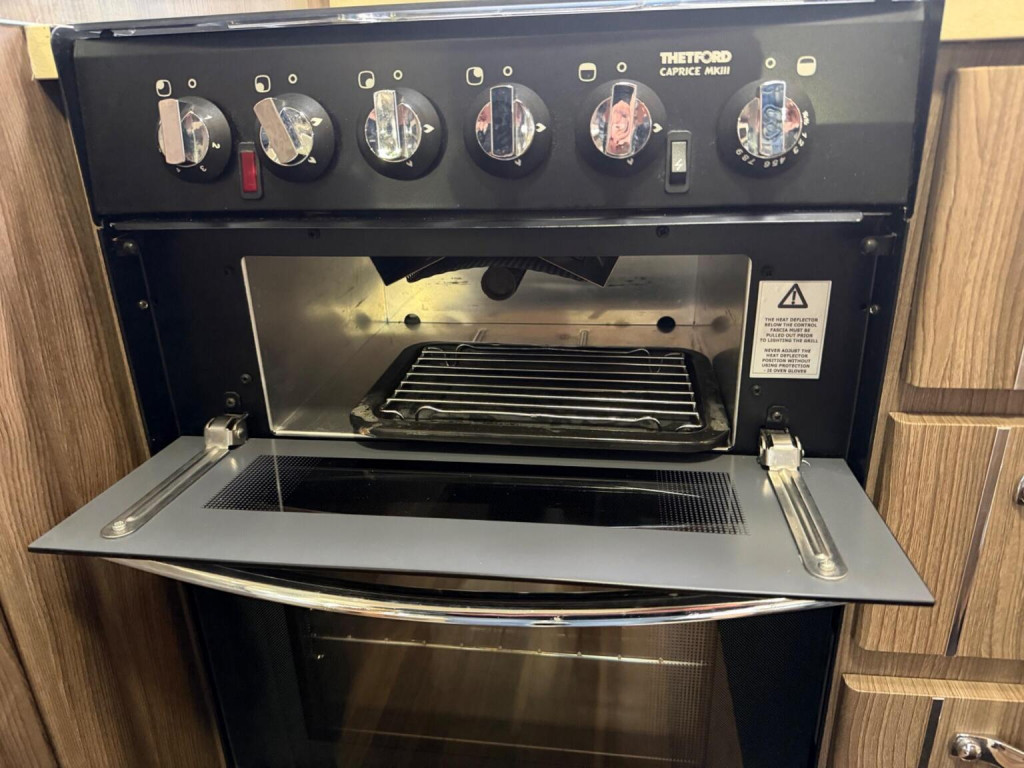 AUTO-SLEEPERS BROADWAY EK