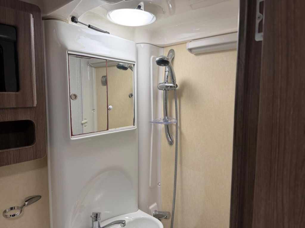 AUTO-SLEEPERS BROADWAY EK