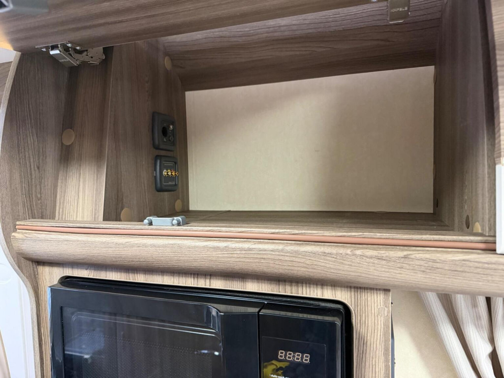 AUTO-SLEEPERS BROADWAY EK