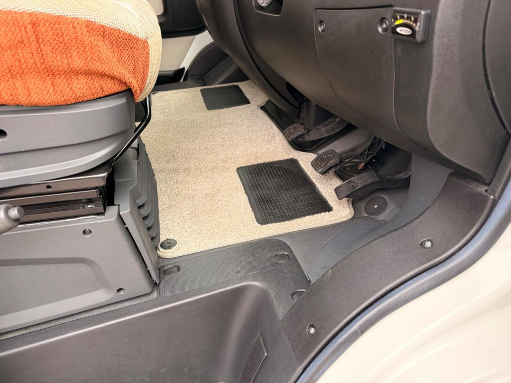 AUTO-SLEEPERS BROADWAY EK