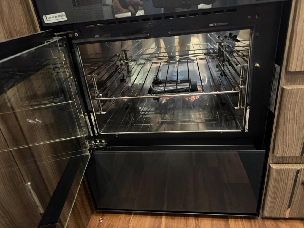 AUTO-SLEEPERS BROADWAY EK