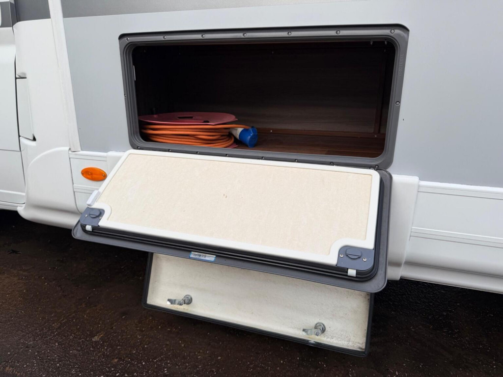 AUTO-SLEEPERS BROADWAY EK