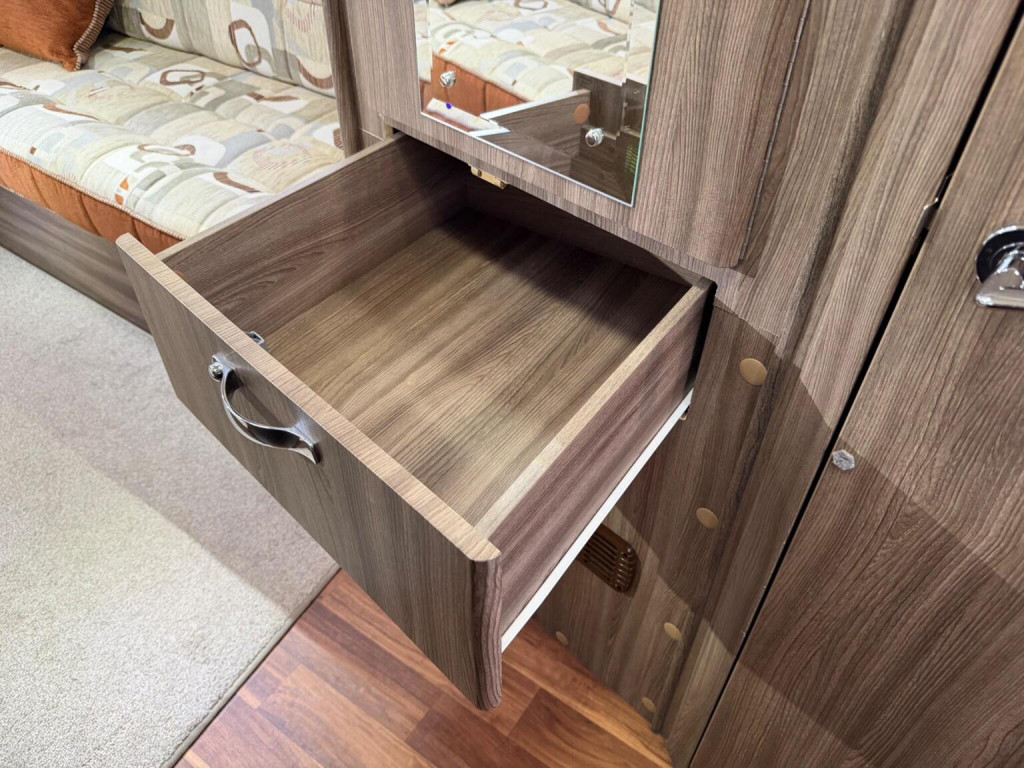 AUTO-SLEEPERS BROADWAY EK