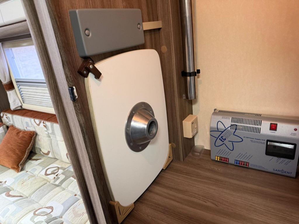 AUTO-SLEEPERS BROADWAY EK