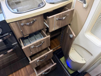 AUTO-SLEEPERS BROADWAY EK