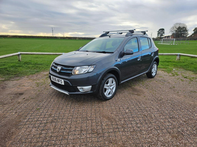 DACIA SANDERO STEPWAY 1.5 dCi Laureate Euro 6 (s/s) 5dr