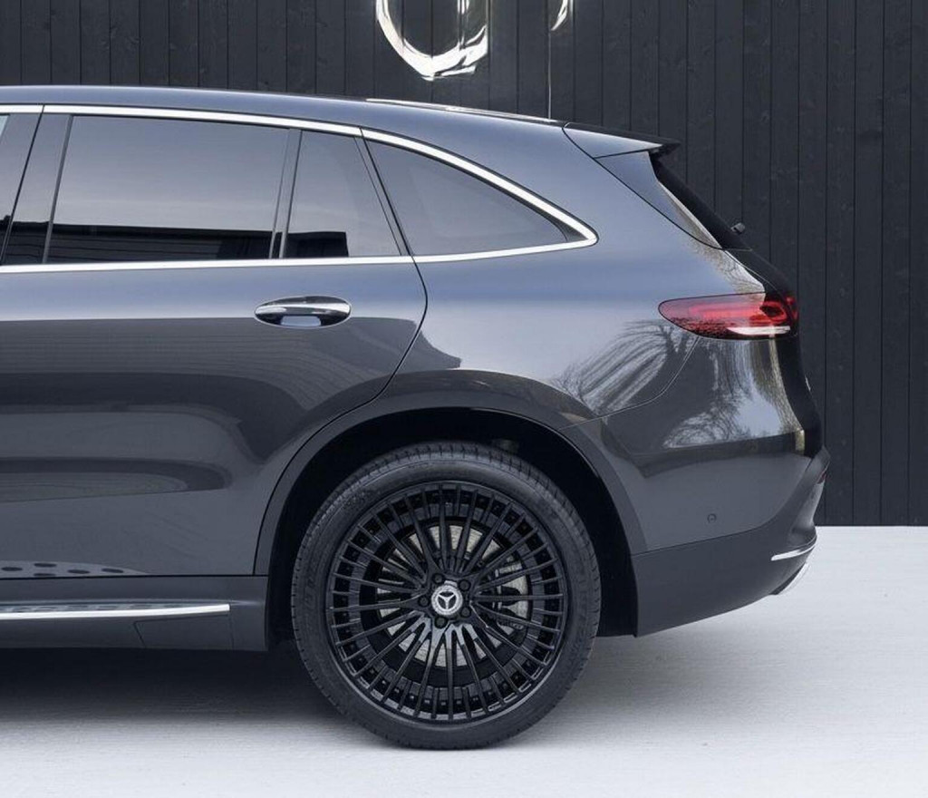 MERCEDES-BENZ EQC